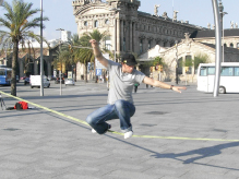 All-In Sport: Balanceren op een slackline verhoogt je concentratievermogen en zelfvertrouwen. De perfecte toevoeging in de sporthal of voor outdoor bal...