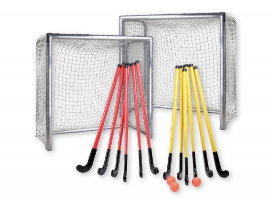 All-In Sport: Bestaande uit: 2 x mini-hockeydoel (art.nr. D2140) 1 x hockeyset SCHOOL (art. nr. D2135): 6 hockeysticks (90 cm) geel, 6 hockeysticks (90...