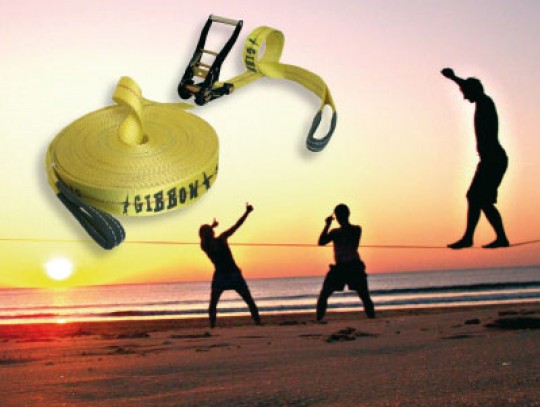 All-In Sport: 50 mm breites Flexband mit 2 m Ratschenband, geschützte Schlaufen in praktischer Tasche. Für alle Altersgruppen geeignet. Ob im Garten, i...