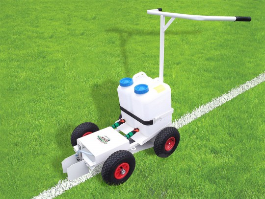 All-In Sport: De spuitmarkeerwagen RB 1 zorgt vanwege een innovatief pomp-/druksysteem voor de perfecte en gelijkmatige lijnen op uw gras. Stabiele sta...