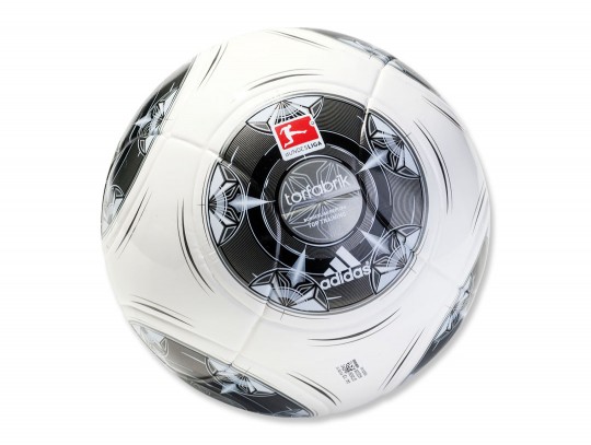 All-In Sport: Top-Trainingsball mit nahtloser Oberfläche im Design des offiziellen Spielballs der Fußball Bundesliga 2013/2014.