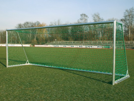 All-In Sport: vrijstaand, 100% gelast, met INTEGRAAL- netbevestiging en draaggrepen. Afm.: 7,32 x 2,44 m, doeldiepte boven 80 cm, doeldiepte onder 200 ...