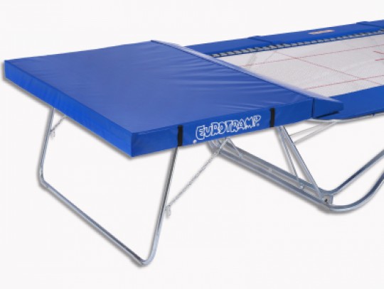 All-In Sport: Größe 300 x 200 x 20 cm, mit angeschnittenen Keilen zur Auflage auf den Sicherheitstisch. Entsprechend den internationalen Wettkampfbesti...