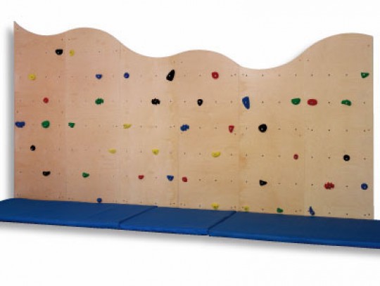 All-In Sport: Die Kletteranlage ist aus Multiplex Birke (15 mm) gefertigt und kann direkt auf eine tragfähige Wand montiert werden. Befestigungsmateria...