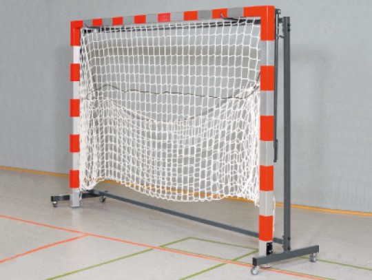 All-In Sport: geeignet für 1 Paar Handballtore mit klappbaren Netzbügeln. Stabile Stahlrohrkonstruktion, pulverbeschichtet, 4 Schwenkrollen. Die Tore w...