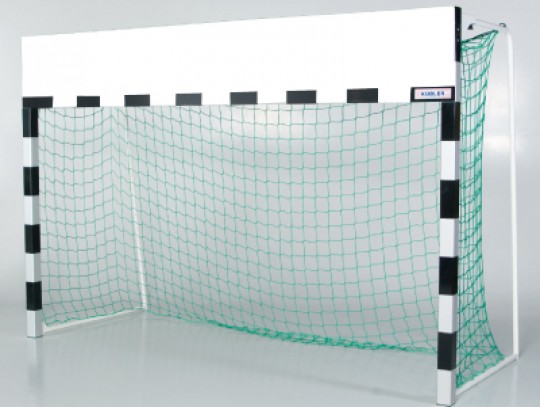 All-In Sport: Die schnelle, preiswerte Lösung, die aus einem Wettspieltor ein Mini-Handballtor macht. Das Brett wird einfach an die Querlatte gehängt. ...