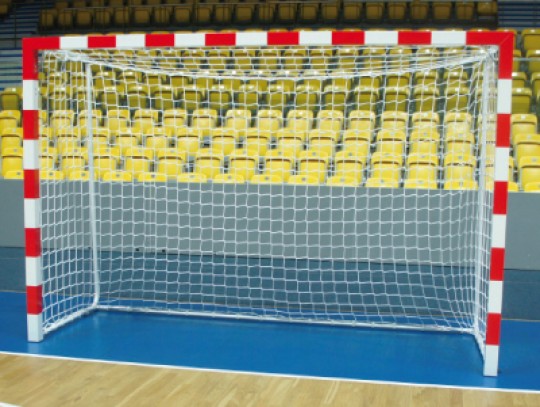 All-In Sport: Torrahmen aus Alu-Profil 80 x 80 mm, superstabile Eckverbindung durch verschweißte Gehrungen. Die Pfosten werden in lange Profilzapfen ge...