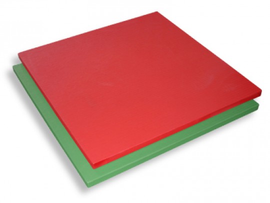 All-In Sport: Aan beide zijden beklede schuimstof composietmat, waarvan het oppervlak en de zijkanten beplakt zijn met groen resp. rood vinyl (met rijs...