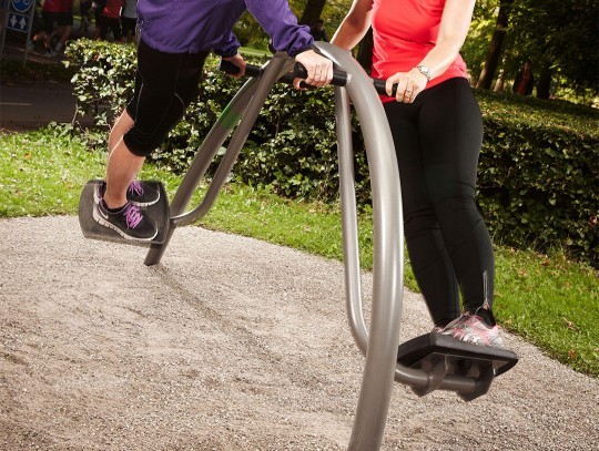 All-In Sport: <p>Outdoor fitnesstoestellen met natuurlijke en wrijvingsvrije bewegingsvorm. Voor een complete, effectieve en functionele work-out staan...