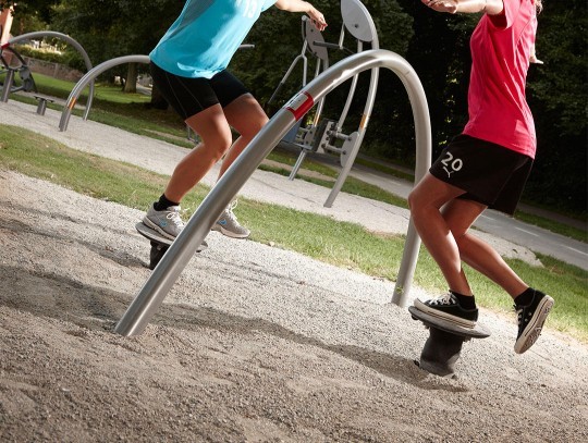 All-In Sport: <p>Outdoor fitnesstoestellen met natuurlijke en wrijvingsvrije bewegingsvorm. Voor een complete, effectieve en functionele work-out staan...