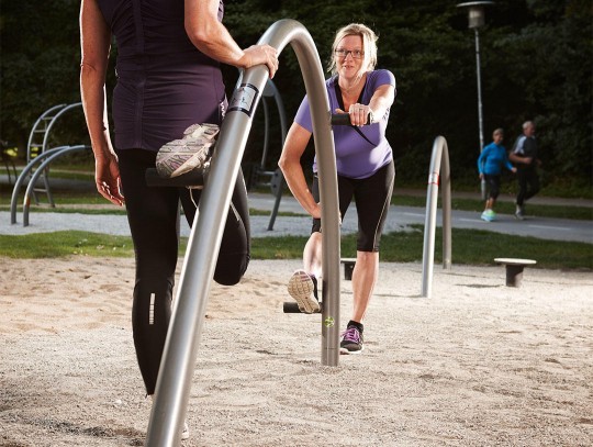 All-In Sport: <p>Outdoor fitnesstoestellen met natuurlijke en wrijvingsvrije bewegingsvorm. Voor een complete, effectieve en functionele work-out staan...