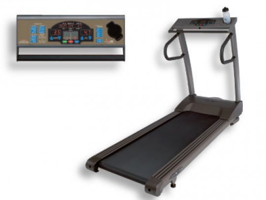 All-In Sport: Mit größter Zuverlässigkeit treibt der 3 PS-Motor das 2-lagige Band über das vorgewachste, phenolbeschichtete Deck. Das Ventilationssyste...