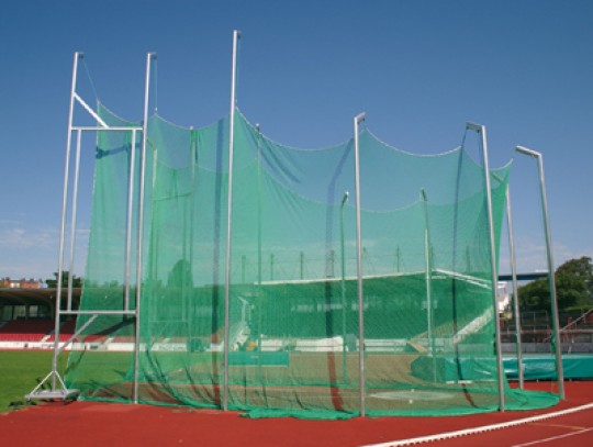 All-In Sport: Van 7 naar 10 meter oplopend, te plaatsen in bodemhulzen volgens de laatste IAAF-voorschriften. 10 palen van aluminium profiel 142 x 98 x...