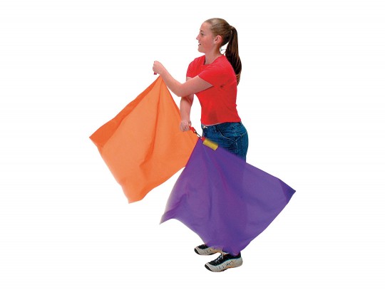 All-In Sport: Ritmiekvlag van 100% nylon met ingenaaid granulaat in 1 hoek en zwenkbare lus. Afm.: 50 x 50 cm, kleuren assorti.