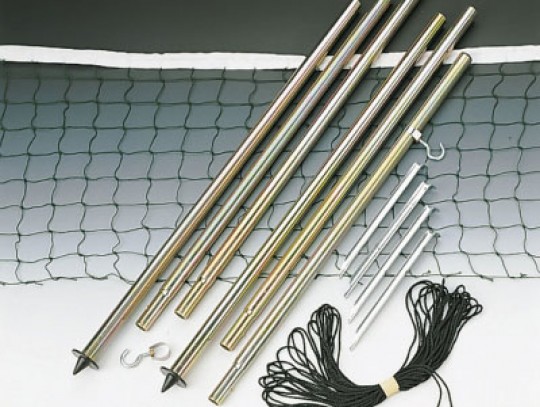 All-In Sport: Stalen palen Ø 22 mm, 3-delig met spaninrichting en haringen. Ook geschikt voor ringtennis en badminton.