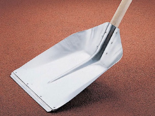 All-In Sport: mit Stahlkante, handlich und zweckmäßig, geringes Gewicht, Größe ca. 38 x 38 cm. Ideal zum Einstreuen des Tennisplatzes, für Reparaturen ...