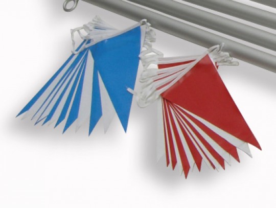 All-In Sport: mit neutralen Flaggen, 4 Fähnchen pro Meter, aus Weichplastik. Es können mehrere Ketten verbunden werden, um das gesamte Becken zu übersp...