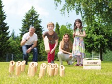 All-In Sport: Leuke combinatie van toeval en trefzekerheid, makkelijk aan te leren en spannend te spelen. De verschillend genummerde kegels moeten met ...