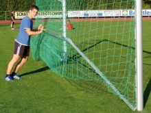 All-In Sport: hochklappbar, passend für alle Jugendfußballtore 500 x 200 cm aus Alu-Ovalprofil oder Quadratprofil, stufenlos verstellbare Netztiefenreg...