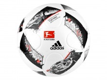 All-In Sport: Deze Adidas Torfabrik Replica versie is een speciale voetbal voor kinderen en jeugdniveau, een zogenaamde light-bal. De voetbal heeft een...