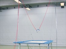 All-In Sport: zur Befestigung an Eurotramp-Trampolinen. Höhe über Sprungtuch 480 cm. Breite 400 cm, komplett mit Gestänge, Laufrollen und Seilen, ohne ...