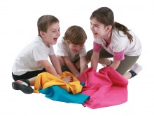 All-In Sport: Een vrolijk gekleurde katoenen doek (100%) voor een veelvoud aan verschillende oefeningen zoals voorwerpen verbergen, betasten, transport...