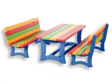 All-In Sport: Van stabiel multiplex, tafel met lengte 100 cm, hoogte 37 cm, breedte 44 cm.