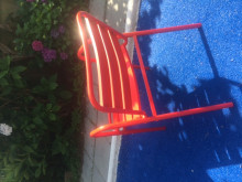 All-In Sport: <p>Oude zwembadstoel nieuw leven gegeven door een laklaag. Let wel er zitten op sommige wat lijmresten. Deze zijn redelijk te verwijderen...