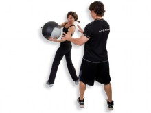 All-In Sport: Softe en toch robuuste, vormbestendige medizinballen met uitgebalanceerde gewichtsverdeling. De opbouw van de ballen absorbeert hoge stoo...