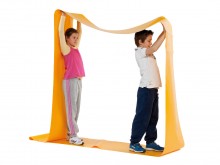 All-In Sport: Van slijtvast PVC-zeildoek, ca. 7 meter lang eindloos gelast, ca. 50 cm breed. Dit spel verlangt aanpassingsvaardigheid en samenwerkingsv...