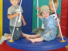 All-In Sport: Schommelen op een ronde schotelschommel geeft heel veel plezier. Voor kinderen is het schommelen op een Rondschommel een echte belevenis....