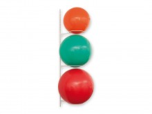 All-In Sport: Der praktischtische Ballhalter für 3 Sitz- oder Gymnastikbälle. Einfache platzsparende Aufbewahrung jetzt bei Kübler Sport bestellen.