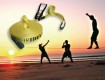 All-In Sport: 50 mm breites Flexband mit 2 m Ratschenband, geschützte Schlaufen in praktischer Tasche. Für alle Altersgruppen geeignet. Ob im Garten, i...