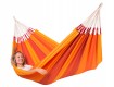 All-In Sport: Comfortabele single-hangmat ORQUIDEA Volcano – in zonnig warme rood/oranje kleuren. Hoogwaardig katoen met lange vezels: aangenaam huidge...