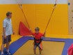 All-In Sport: Bei einer Halleninstallation des Bungee-Trampolinprinzips, auch Bungee-Longe genannt, werden an Aufhängepunkten an der Decke oder Trägern...